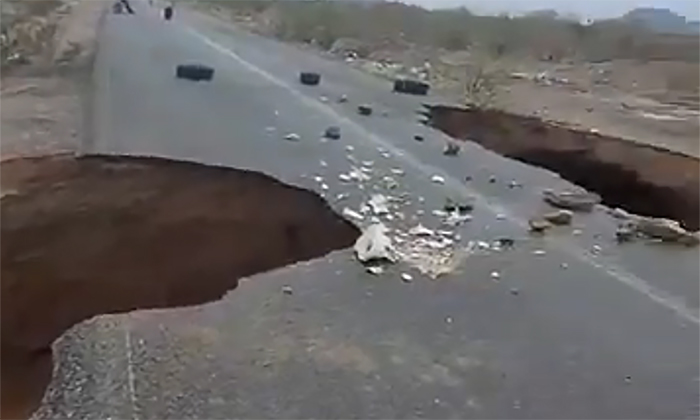 Reparan socavón en la calle Cero Sur tras fuerte lluvia en la Costa de Hermosillo