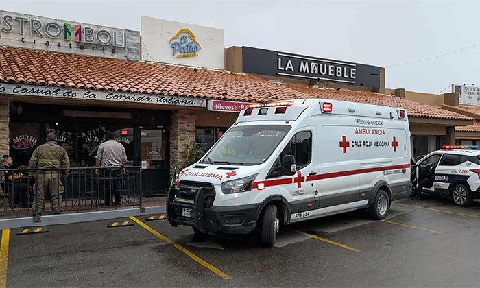 Sufre descarga eléctrica empleada de restaurante en Plaza Valles