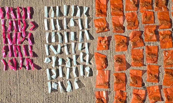 Sorprenden a par de presuntos narcomenudistas; Agentes preventivos