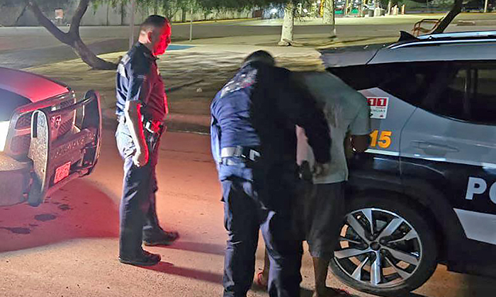 Someten a sujeto al deambular armado en pleno Centro de Hermosillo