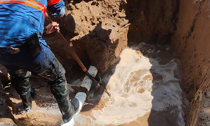 Ruptura de tubo deja sin agua a vecinos de la “Soli”
