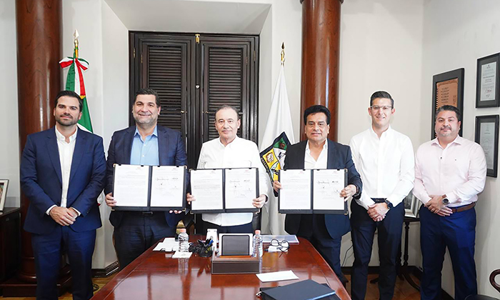 Aportan Estado y empresarios becas a estudiantes