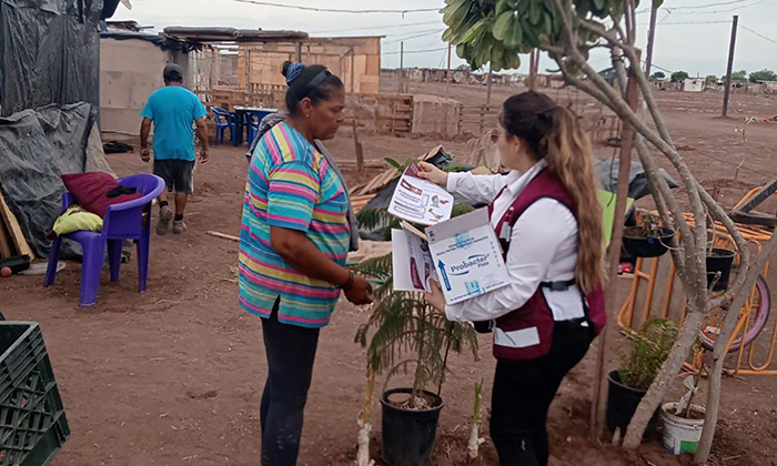 Refuerzan acciones sanitarias tras inundaciones; Personal de la Secretaría de Salud