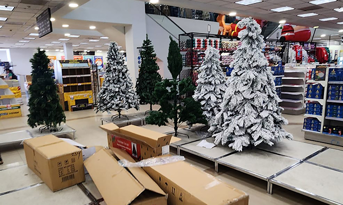 Empiezan a exhibir artículos navideños en tiendas comerciales