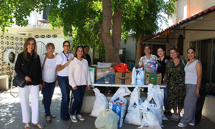 Entregan mujeres mineras kilos de ayuda a Casas Hogar