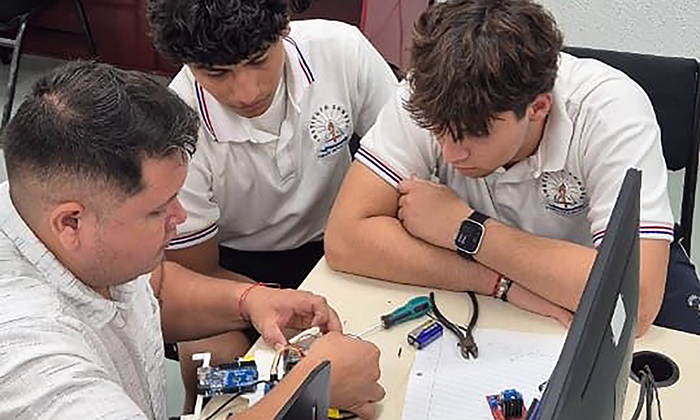 Impulsan aprendizaje de robótica en escuelas desde el nivel básico
