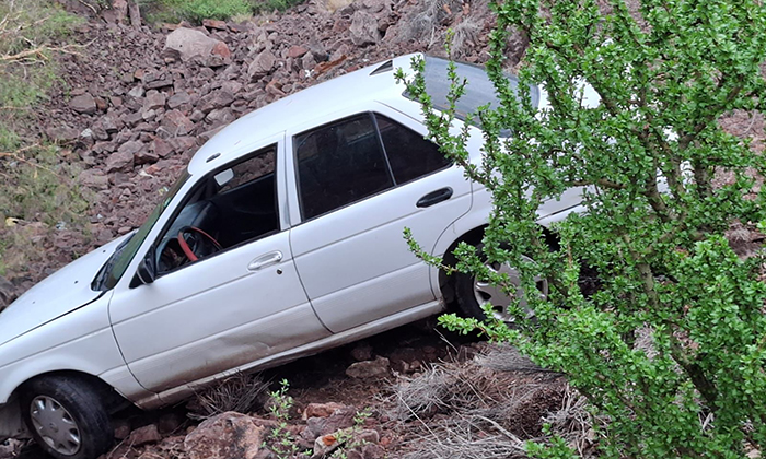 Se precipita automóvil a voladero en la carretera al Varadero Nacional