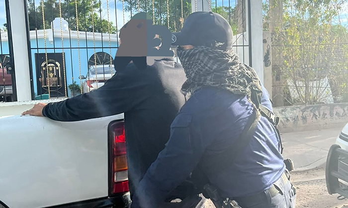 Atrapan a tres personas con distintas drogas; Agentes preventivos