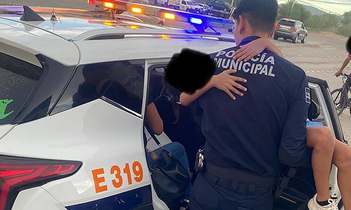 Auxilian a mujer y niña con problemas de salud; Policías Municipales