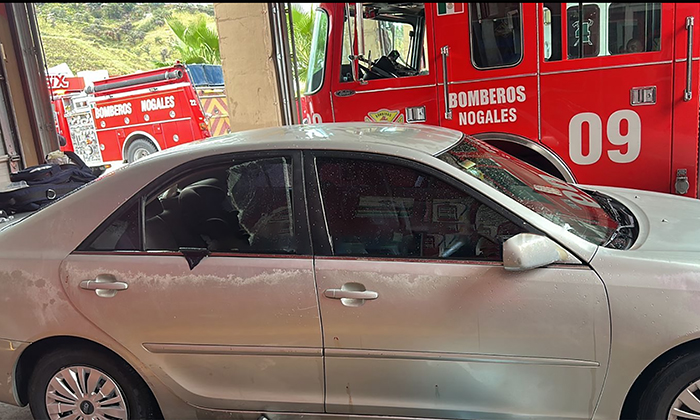 Muere mujer al golpear roca en su auto durante fuerte lluvia en Nogales