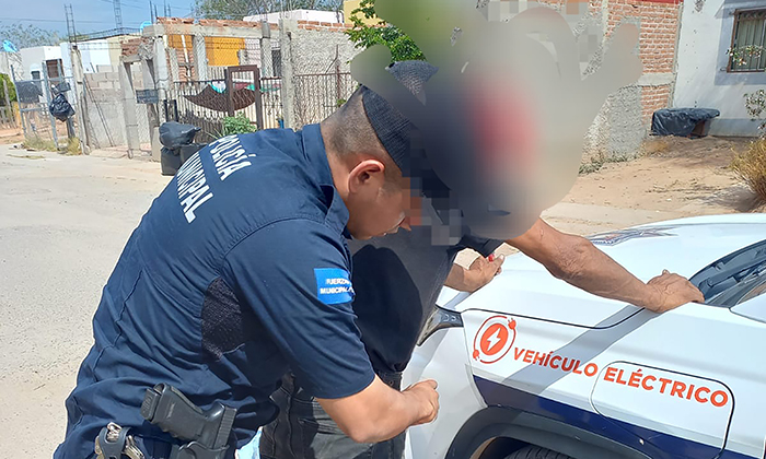 Atrapan a dos jóvenes en posesión de droga en distintas colonias