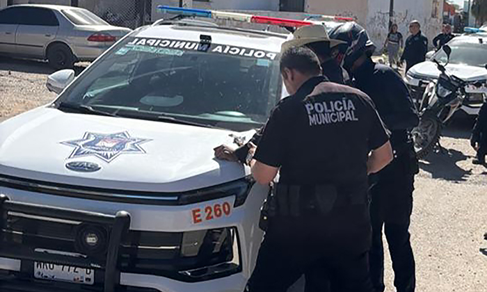 Someten a tres personas con droga crystal; Agentes preventivos
