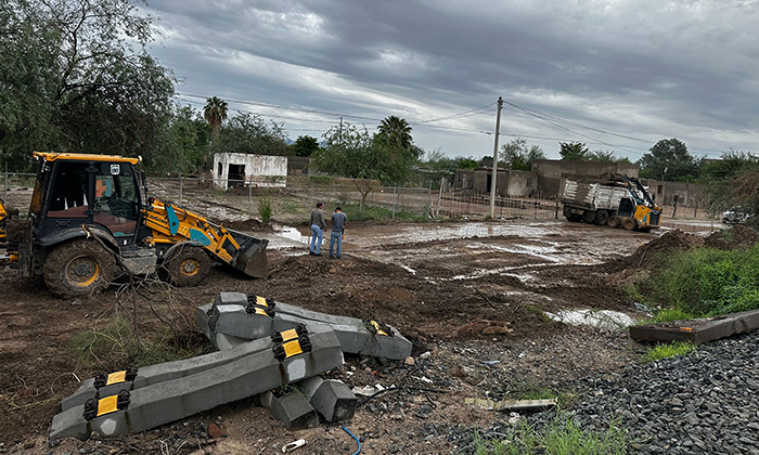 Atienden a afectados por lluvia en La Victoria