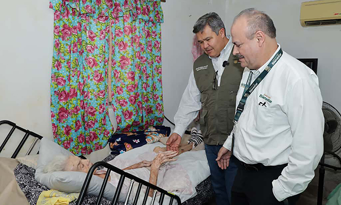 Entregan apoyos Bienestar a personas postradas