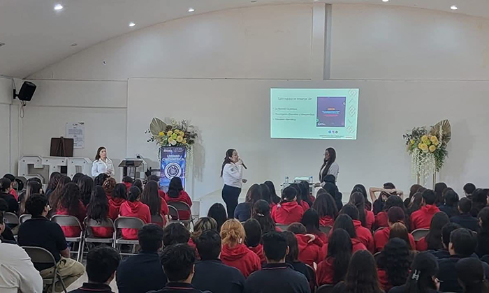 Capacitan a estudiantes sobre uso seguro de internet; Personal de la Unidad Cibernética