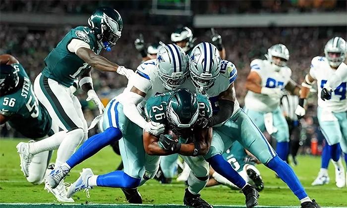 Inician Águilas con triunfo ante Vaqueros al arrancar temporada de la NFL
