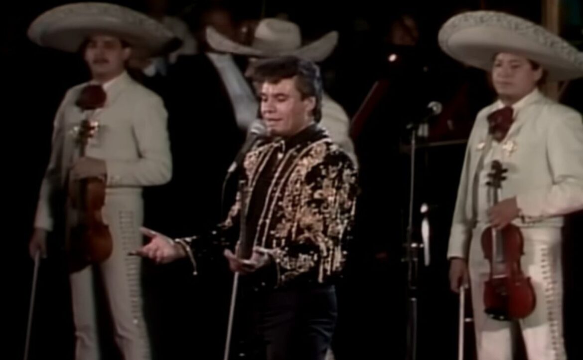 Presentaran Homenaje a Juan Gabriel con imagenes inéditas de su concierto en Bellas Artes