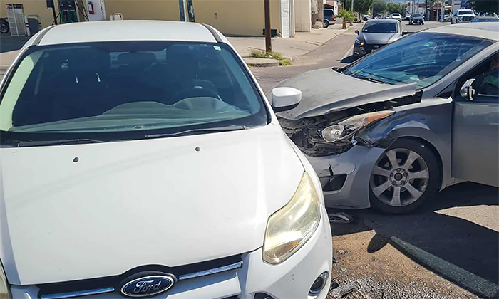 Protagonizan triple choque en la colonia San Benito
