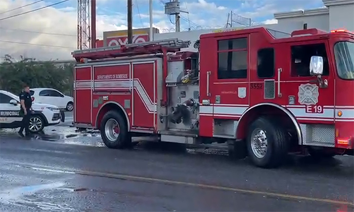 Sofocan bomberos incendio en comercio en la colonia Las Flores