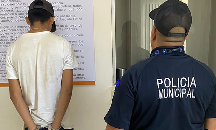 Capturan a par de narcomenudistas; Agentes preventivos