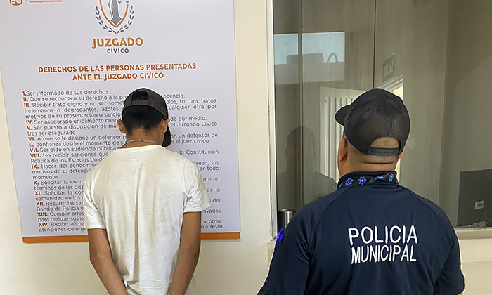 Golpea joven a la pareja de su madre en la colonia Buena Vista