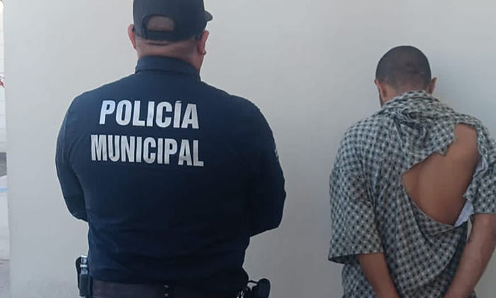 Arrestan a sujeto por intentar acuchillar a sobrino en la comisaría Miguel Alemán