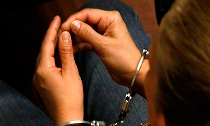 Someten a mujer que intentó asfixiar a su hermana en la colonia La Cholla