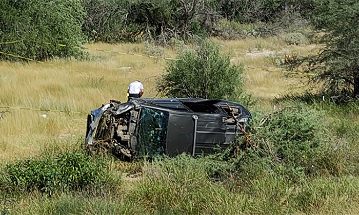 Fallece conductora al volcar auto en la carretera a la mina Nyco