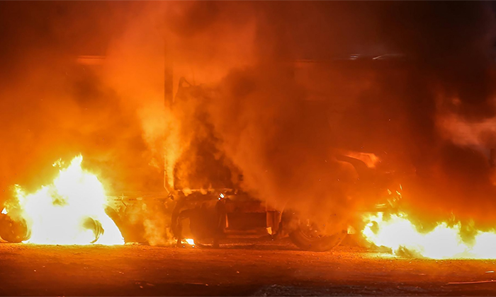 Causa incendio gran movilización en taller de tractocamiones