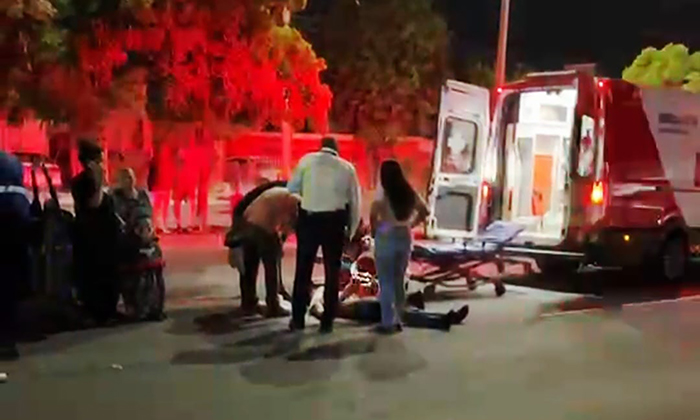 Atropella automóvil a joven