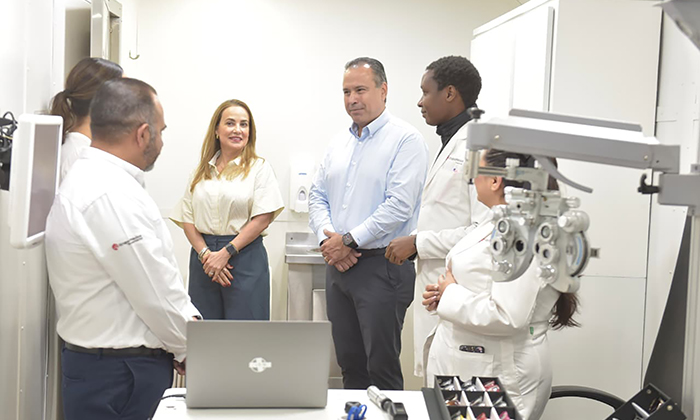 Da Toño Astiazarán bienvenida al Dr. Vagón