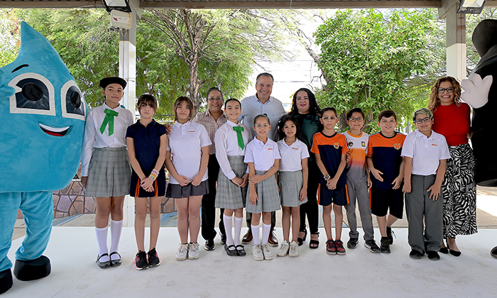 Entrega Toño Astiazarán primer distintivo Cuida en la Escuela Primaria Club de Leones #2