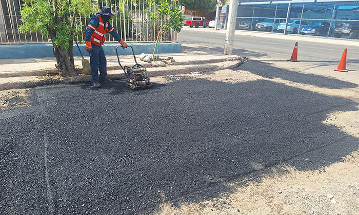Refuerza mantenimiento en vialidades; Personal del Ayuntamiento de Hermosillo