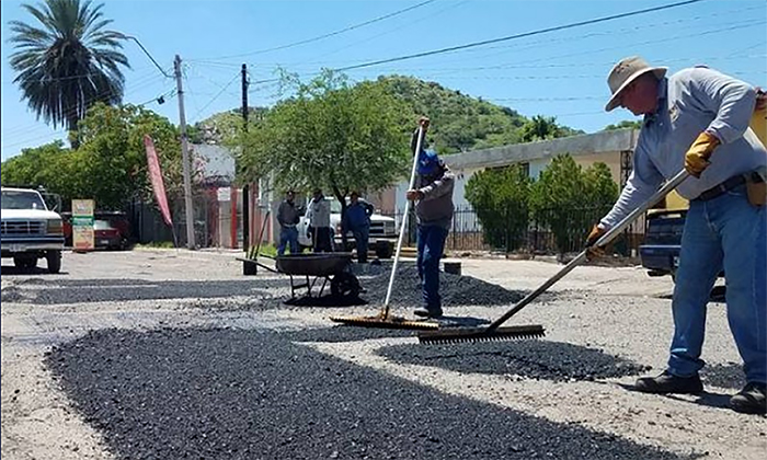 Intensifican trabajos de bacheo por deterioro de vialidades