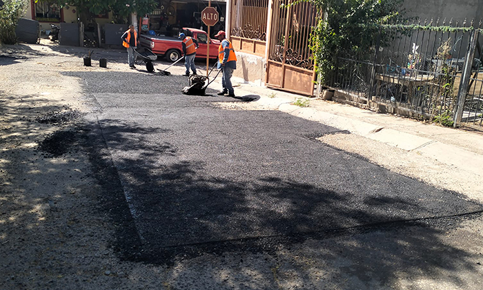 Refuerza labores de bacheo en distintas colonias; Gobierno de Hermosillo