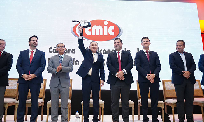 Reconocen empresario liderazgo de gobernador