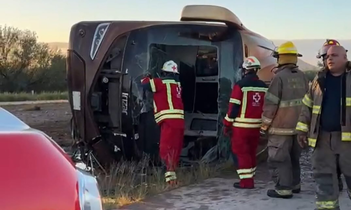 Atienden a 24 lesionados de volcamiento de autobús en distintos hospitales de Hermosillo