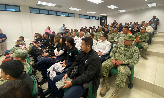 Capacitan sobre emergencias por materiales peligrosos; Personal de Protección Civil