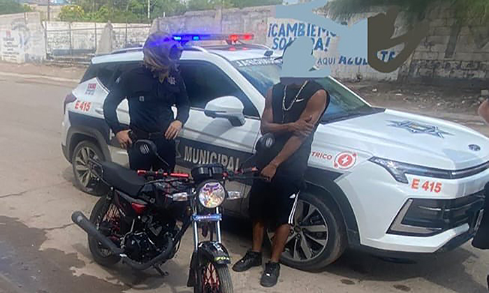 Aprehenden a joven en motocicleta robada en la colonia Solidaridad