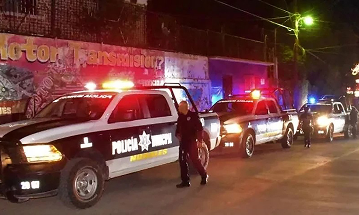 Hallan sin vida a hombre en un automóvil en Nogales