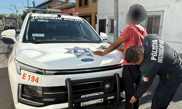 Capturan a cuatro hombres sujetos con armas; Agentes preventivos