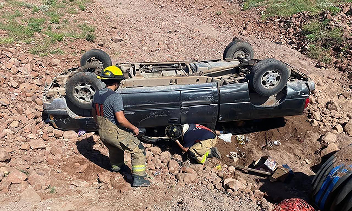 Vuelca camioneta en carretera de libramiento San Judas-San José