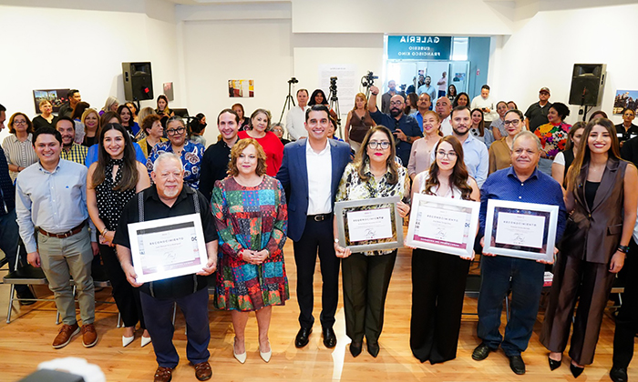 Premian a investigadores e historiadores; Autoridades estatales