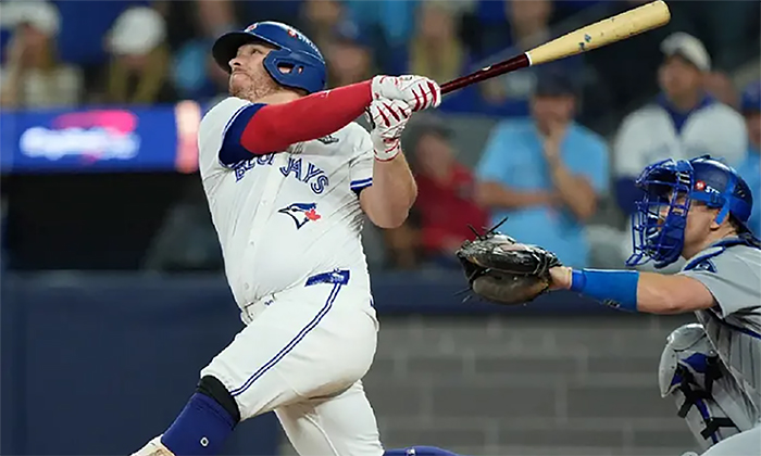 Alejandro Kirk pone a México en las Grandes Ligas