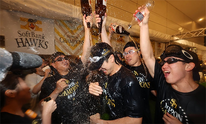 Se corona Roberto Osuna en Japón en la Liga Profesional de Béisbol