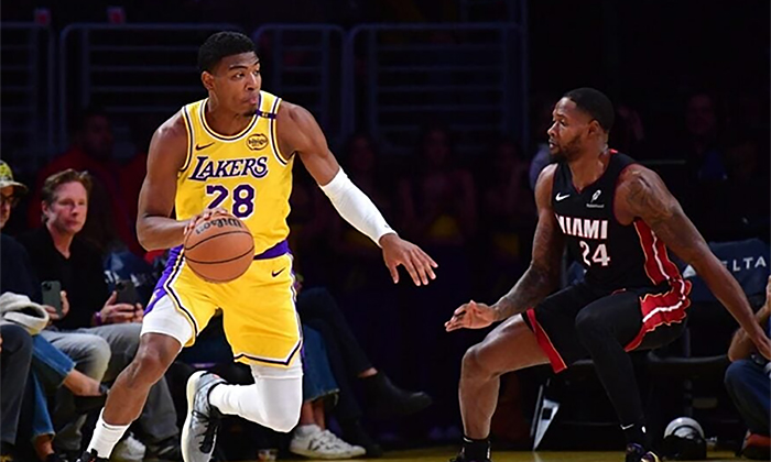 Lakers remonta y se impone 117 a 112 a Memphis