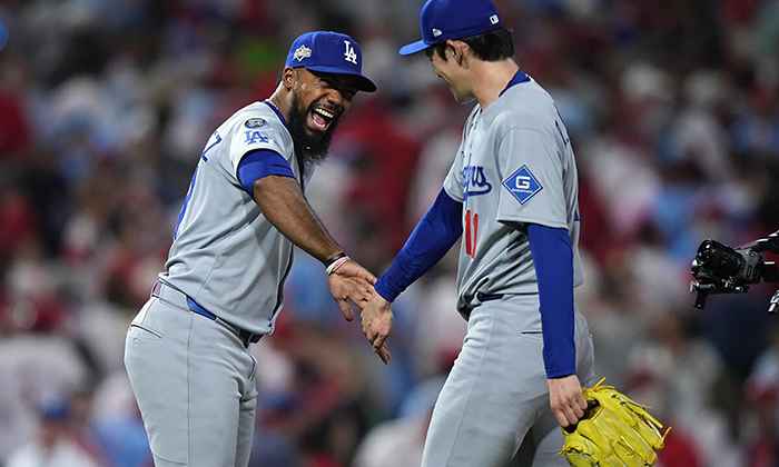 Remonta Dodgers y se impone a Filis por 5-3