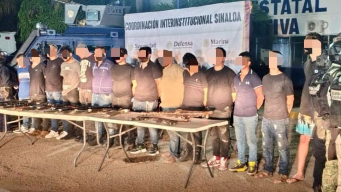 Operativo Conjunto en Navolato: Detienen a 14 Personas e Incautan Arsenal Tras Denuncia Ciudadana