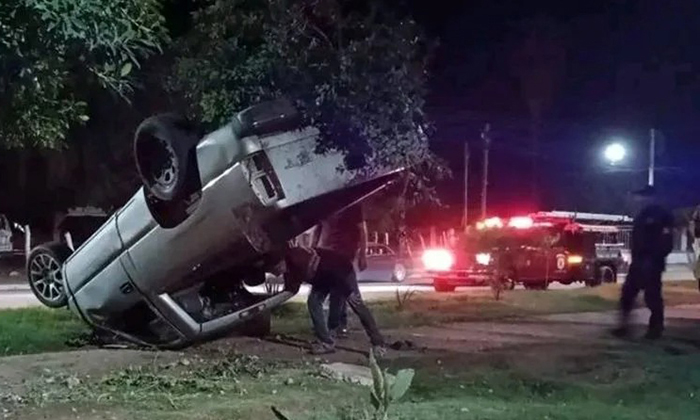 Sufre conductor lesiones en volcadura en Pueblo Yaqui