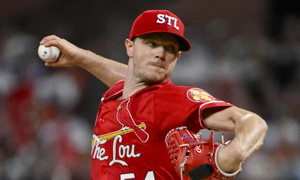 Adquirirán Medias Rojas a Sonny Gray en canje con Cardenales